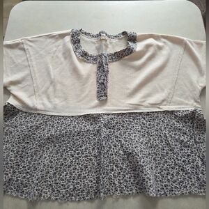 NWOT POL MISSES SZ SMALL Cream and Blue Floral Mixed-Media Women's Top